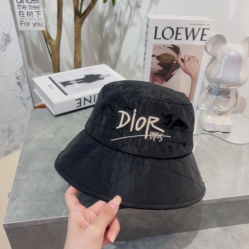 CHRISTIAN DIOR